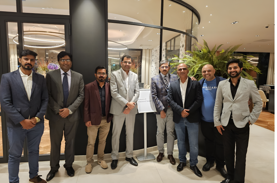 behind-carousel-img-3